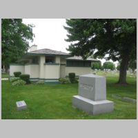 Pettit Memorial Chapel, Belvidere, Illinois (built 1907), photo IvoShandor, Wikipedia.jpg